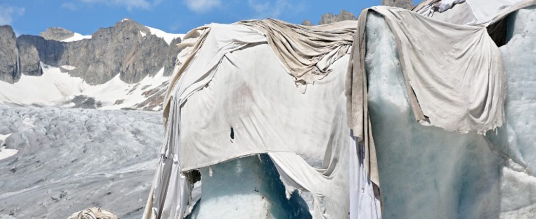 cubren-glaciar-con-tela_0