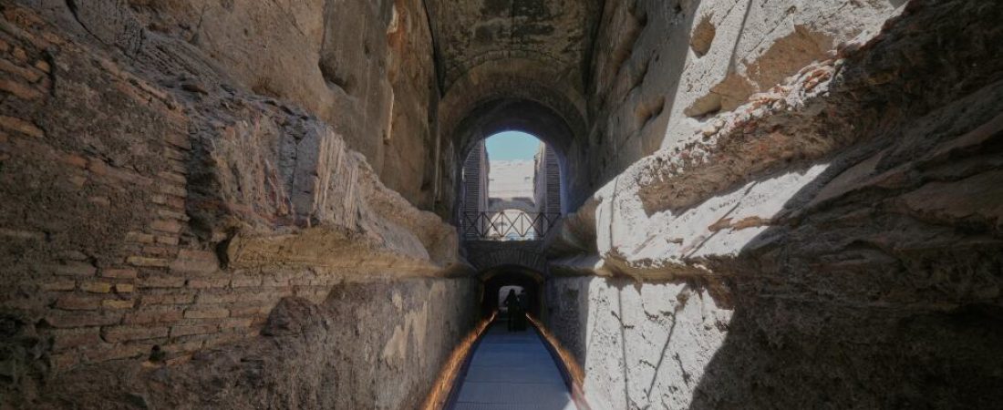 Vista del llamado "Pasaje del emperador Cómodo", un túnel recientemente restaurado que los antiguos emperadores romanos usaban para ingresar al Coliseo protegidos y sin ser vistos, el cual se abrirá a los visitantes a fin de mes, el miércoles 8 de octubre de 2025, en Roma. (AP Foto/Andrew Medichini)