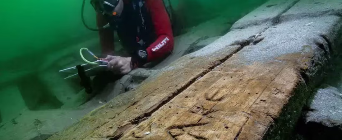 descubren-bajo-el-mar-una-barcaza-similar-a-la-Y6N7756YSFHQLDNMOVHLU4MTUY