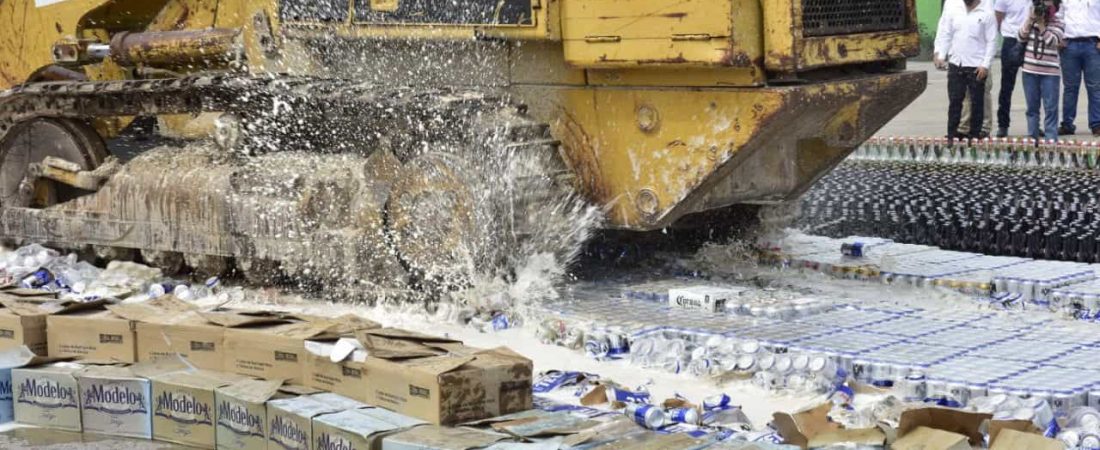 México: se destruyeron más de 12000 cervezas y más de 200 botellas de otras bebidas alcohólicas en Campeche