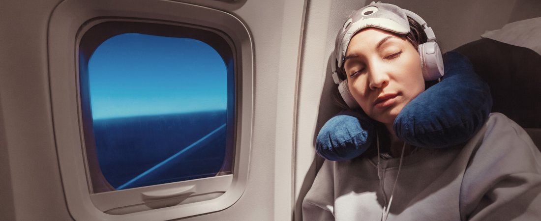 Cómo dormir bien en un avión: guía y consejos clave