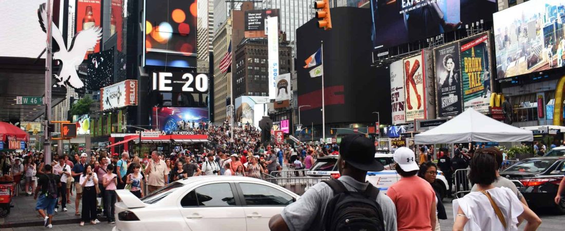 La mascarilla no será obligatoria para las personas de Estados Unidos que estén completamente vacunadas contra el COVID-19, aunque hay excepciones