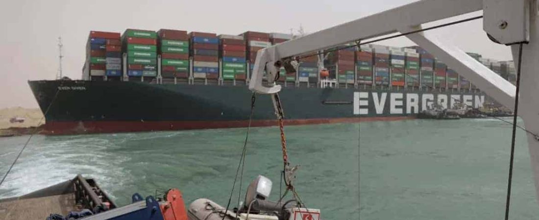 Finalmente lograron liberar el barco de Evergreen que se encontraba encallado en el canal de Suez