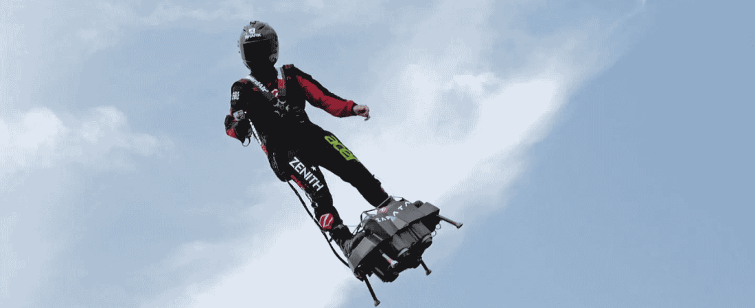 Insólito: el creador del jetpack, Franky Zapata, perdió el control del aparato y cayó a un lago