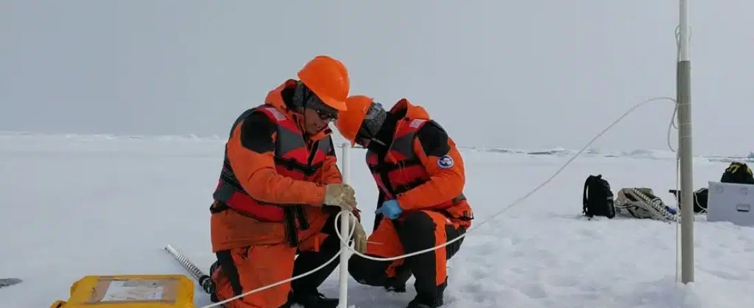 keeping-scientists-safe-improving-safety-on-the-snow-and-ice-with-temperature-sensing-technology-1761147511219_1024