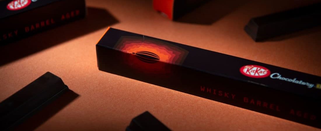 Kit Kat lanzó una nueva barra de chocolate exclusiva para Japón que está hecha con granos de cacao añejados en whisky escocés