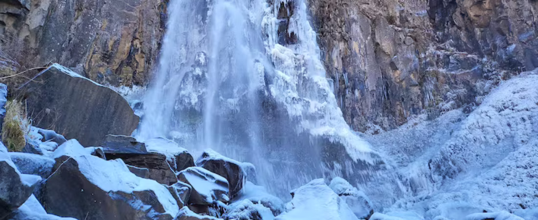 la-cascada-la-fragua-esta-congelada-en-un-70-foto-facebookchicho-aravena-4N2J2JQE2FF7TM5CW6SKLXJ55Q