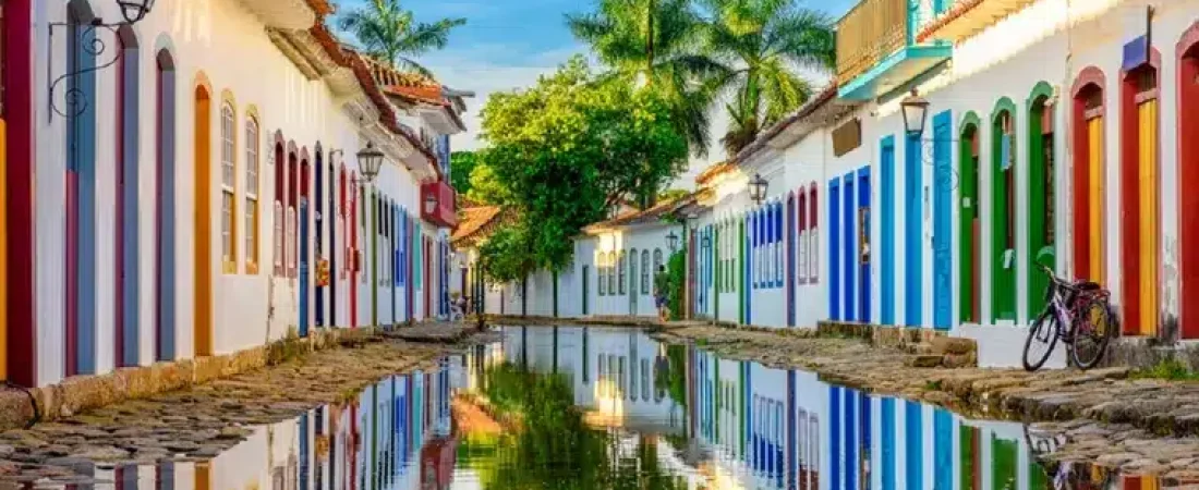 las-calles-empedradas-y-las-casonas-coloridas-paraty-foto-shutterstock