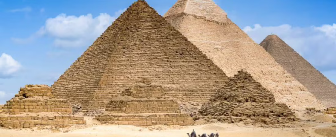 las-piramides-de-guiza-son-la-principal-atraccion-DOTD5URUCJCZRCJDHBTAUISRHY (1)