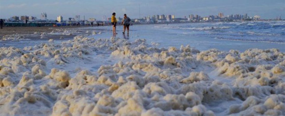 mar-del-plata-que-las-playas-se-llenaron-espuma