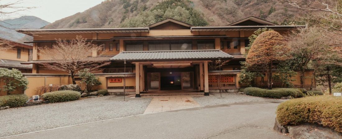 nishiyama_onsen_keiunkan_front