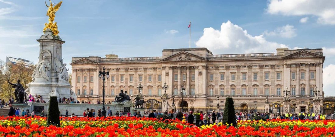 Este tráiler está decorado como el palacio de Buckingham y es posible alquilarlo para vacaciones