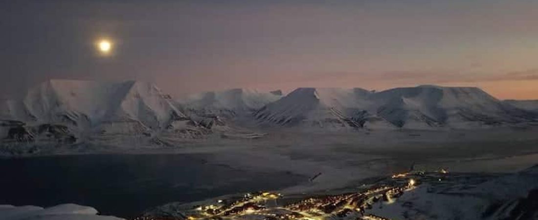 polar-night-in-longyearbyen-anders-magne-lindseth-courtesy-of-visit-svalbard