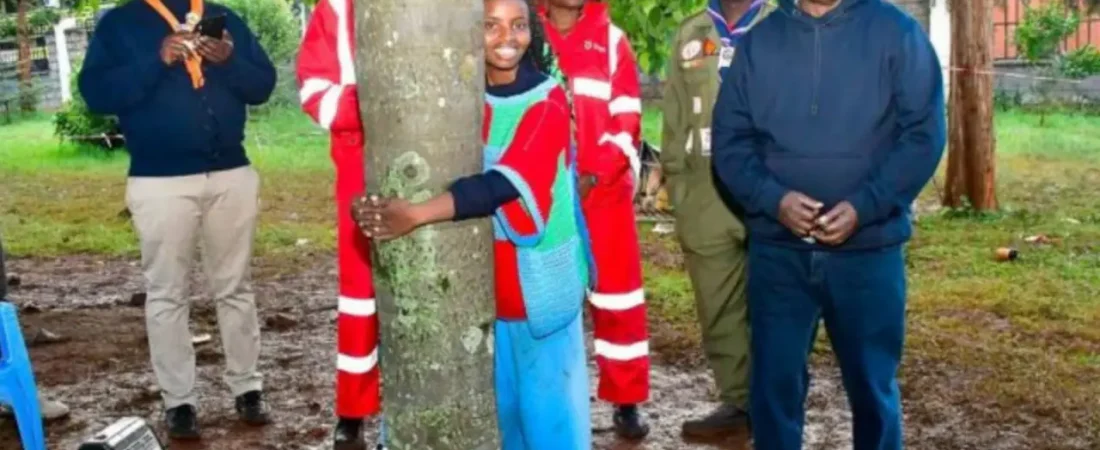 record-Guiness-abrazar-arbol-activista