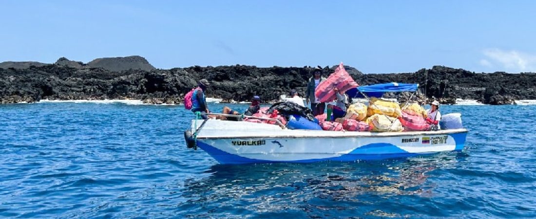 retiran-desechos-de-islas-galapagos