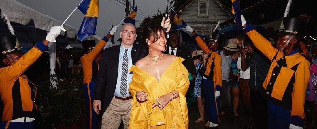 rihanna-drive-en-barbados-1