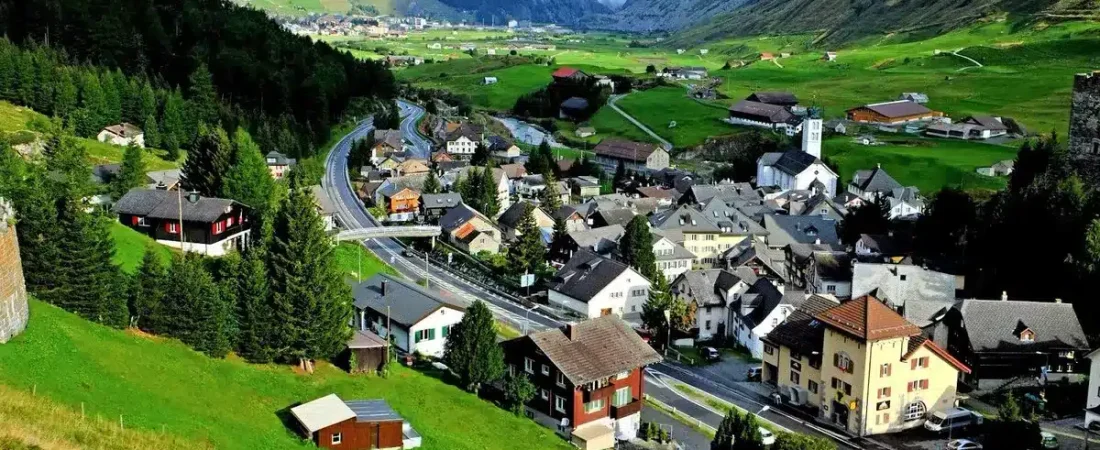 suiza-ofrece-70-mil-dolares-que-vos-y-tu-familia-se-muden-una-sus-aldeas