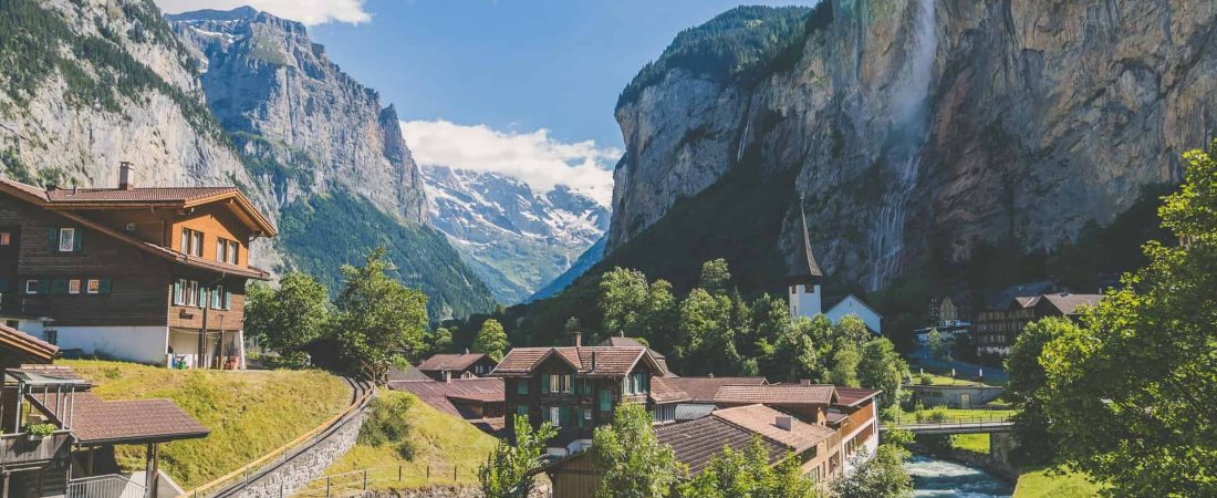 Mas de 200 turistas del Reino Unido rompieron la cuarentena en un complejo de esquí de Suiza