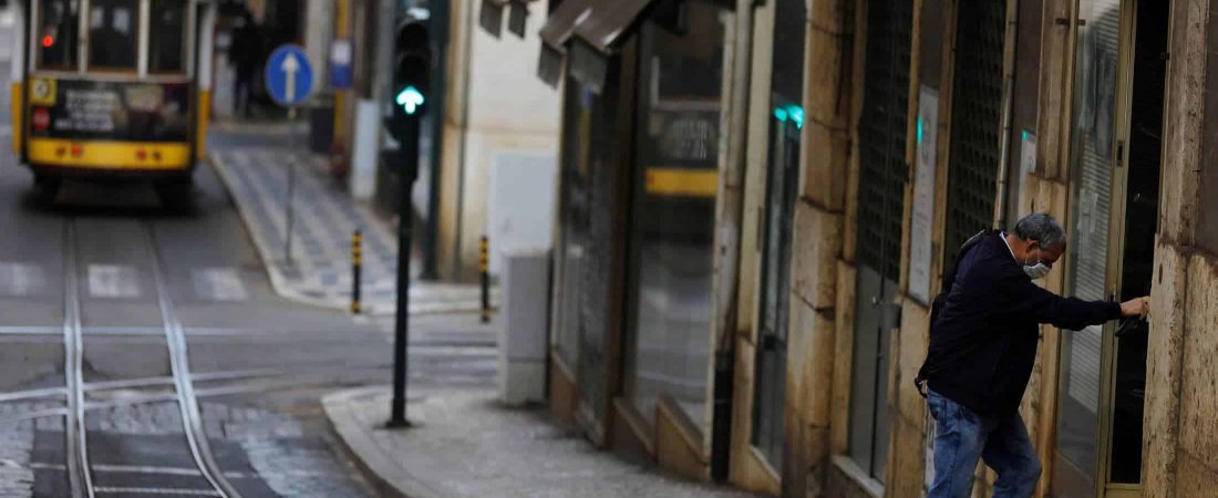 Portugal impone toques de queda en algunos municipios para intentar reducir la cantidad de contagios de COVID-19