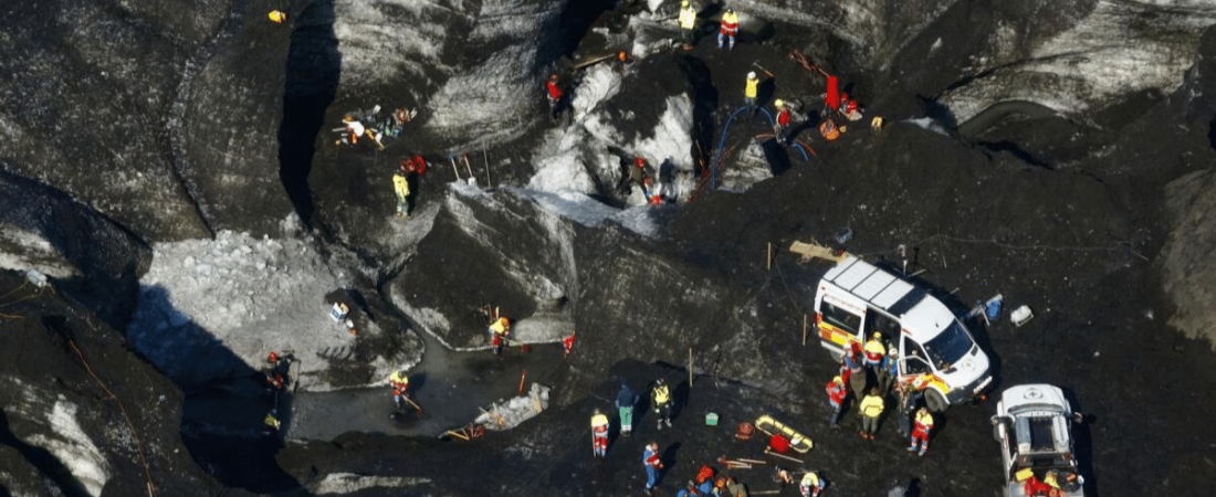 turista-muere-y-otro-resulta-herido-tras-derrumbe-de-una-cueva-de-hielo-en-glaciar-de-islandia