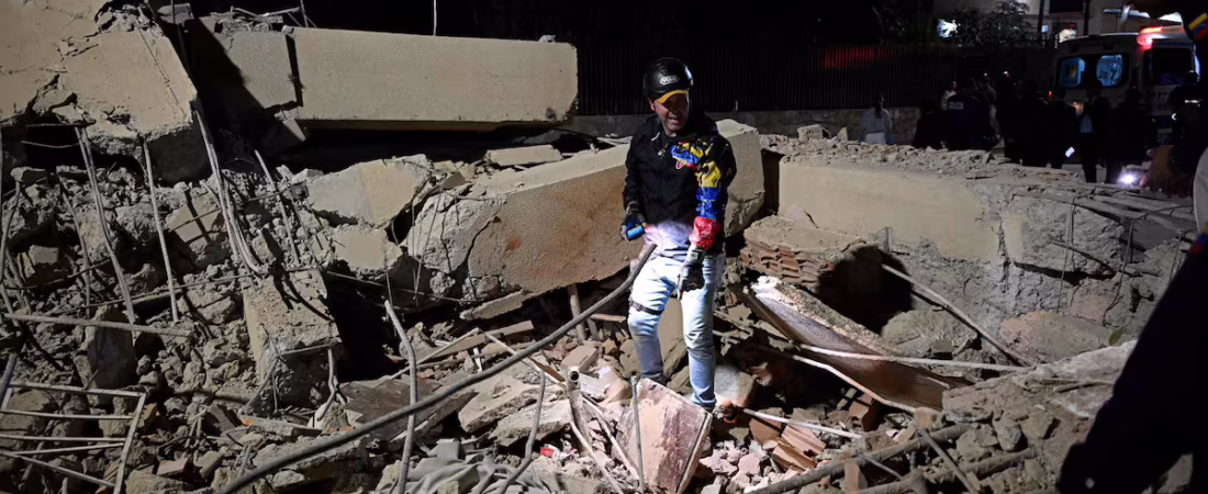 un-ciudadano-venezolano-camina-sobre-los-645IESKBOVF4JPWJVOSM6NWGE4