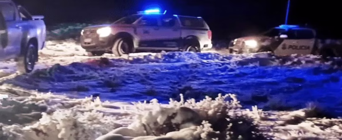 una-pareja-fue-rescatada-en-santa-cruz-luego-de-quedar-atrapada-en-la-nieve-con-temperaturas-extremas-foto-gentileza-la-opinion-austral-DMHIMJWX2ZCP5O3RD5WPVKYN7Y