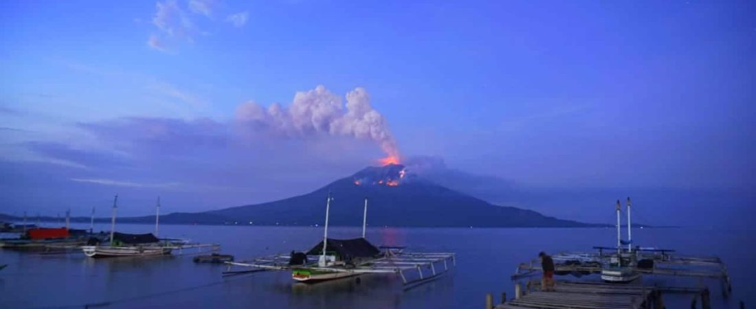 Indonesia: entró en erupción el volcán Lewotolo y generó la evacuación de casi 3000 personas