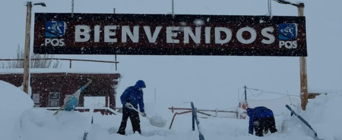 volvio-a-nevar-en-la-cordillera-de-los-andes-y-otra-vez-cerro-el-paso-a-chile-hasta-cuando-durara-el-temporal-1788030246667_1024